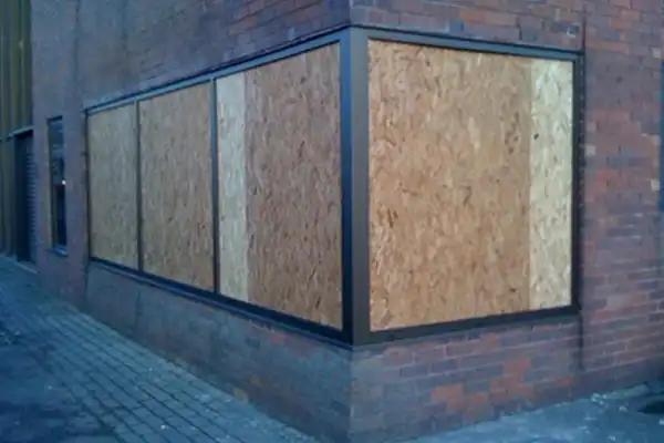 Notverglasung für Eckfenster und Spezialverglasungen – Fachservice Norderstedt